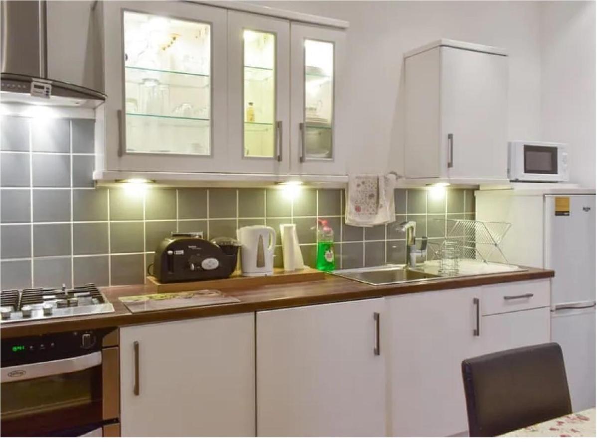 1 Bed In The Outskirts Of Edinburgh, Free Wifi & Street Parking, Self-Catering Appartamento Broxburn Esterno foto