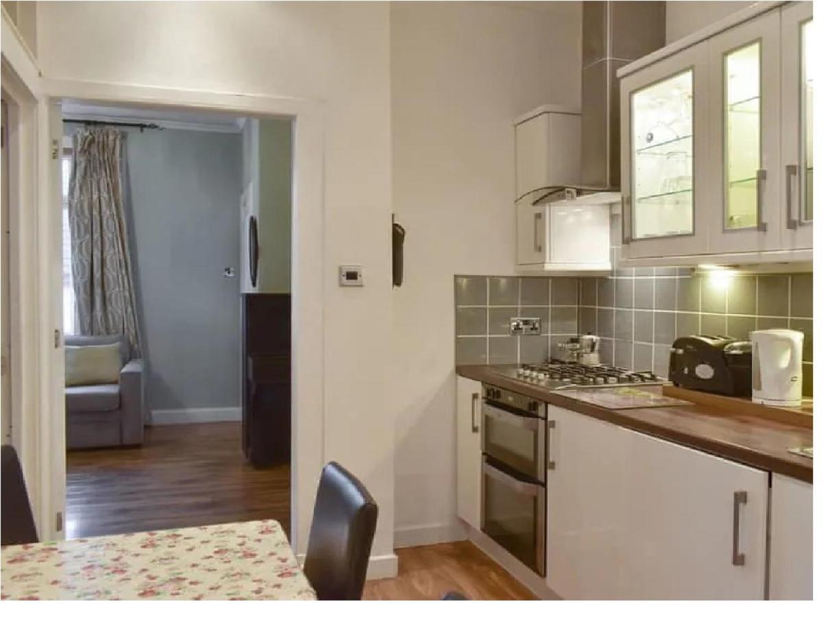 1 Bed In The Outskirts Of Edinburgh, Free Wifi & Street Parking, Self-Catering Appartamento Broxburn Esterno foto