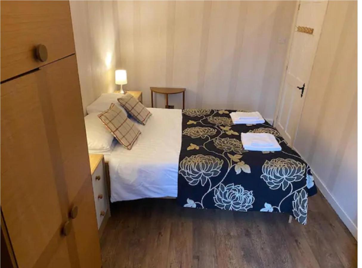 1 Bed In The Outskirts Of Edinburgh, Free Wifi & Street Parking, Self-Catering Appartamento Broxburn Esterno foto