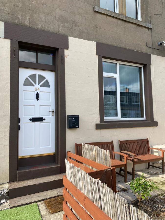 1 Bed In The Outskirts Of Edinburgh, Free Wifi & Street Parking, Self-Catering Appartamento Broxburn Esterno foto